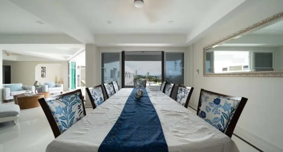For rent 4 bedrooms condo in Na Jomtien, Pattaya