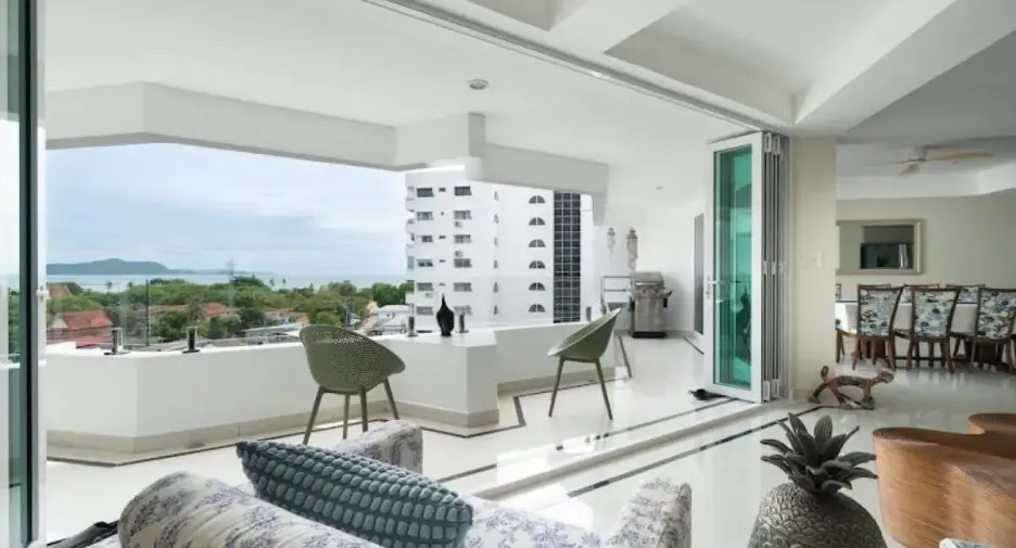 For rent 4 bedrooms condo in Na Jomtien, Pattaya
