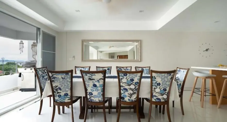 For rent 4 bedrooms condo in Na Jomtien, Pattaya