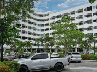 For rent 4 bedrooms condo in Na Jomtien, Pattaya