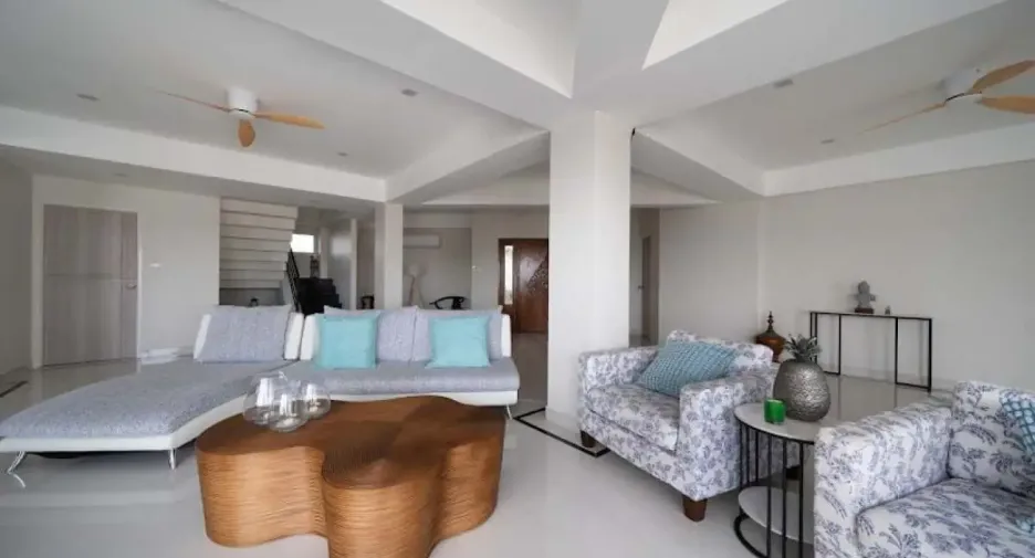 For rent 4 bedrooms condo in Na Jomtien, Pattaya