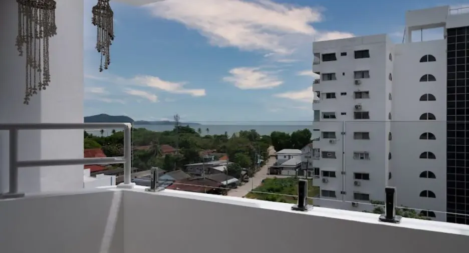 For rent 4 bedrooms condo in Na Jomtien, Pattaya