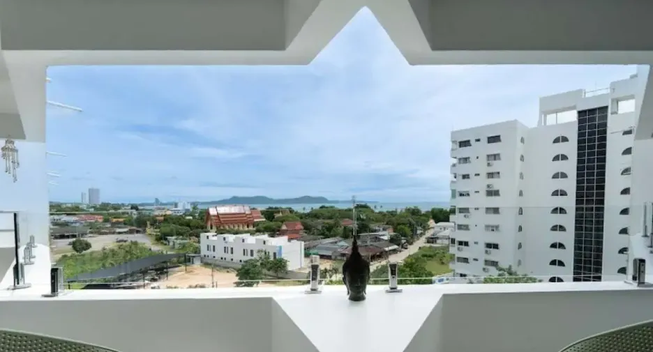 For rent 4 bedrooms condo in Na Jomtien, Pattaya