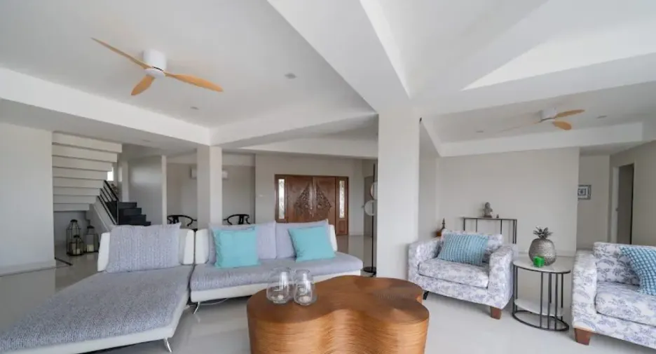 For rent 4 bedrooms condo in Na Jomtien, Pattaya