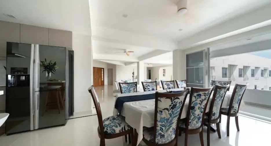 For rent 4 bedrooms condo in Na Jomtien, Pattaya