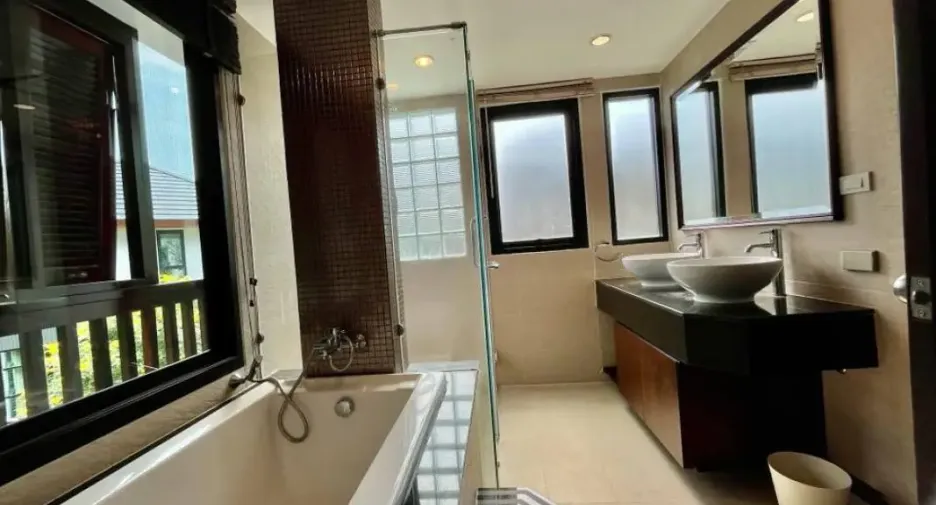 Haus zur Miete mit 4 Zimmer in Bang Lamung, Chonburi