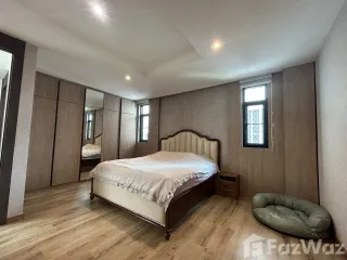 For rent and for sale 5 bedrooms house in Huai Khwang, Bangkok