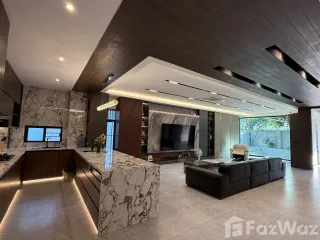 For rent and for sale 5 bedrooms house in Huai Khwang, Bangkok