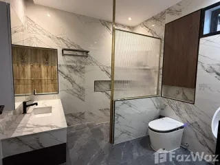 For rent and for sale 5 bedrooms house in Huai Khwang, Bangkok