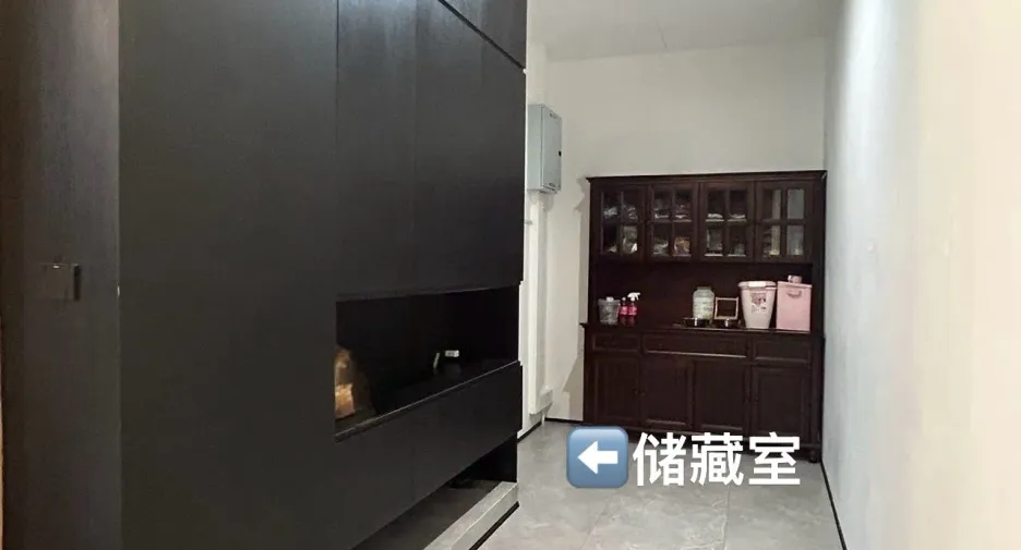 For rent and for sale 5 bedrooms house in Huai Khwang, Bangkok