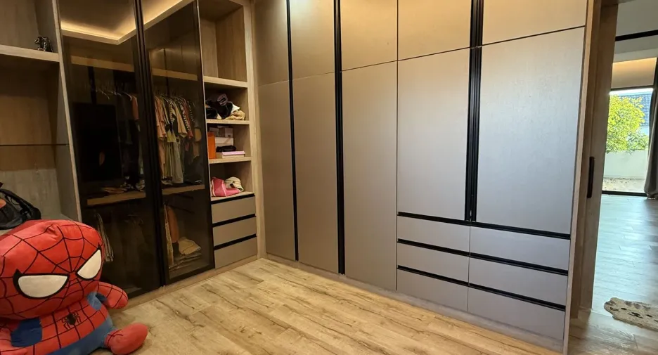 For rent and for sale 5 bedrooms house in Huai Khwang, Bangkok