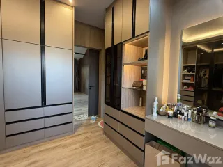 For rent and for sale 5 bedrooms house in Huai Khwang, Bangkok