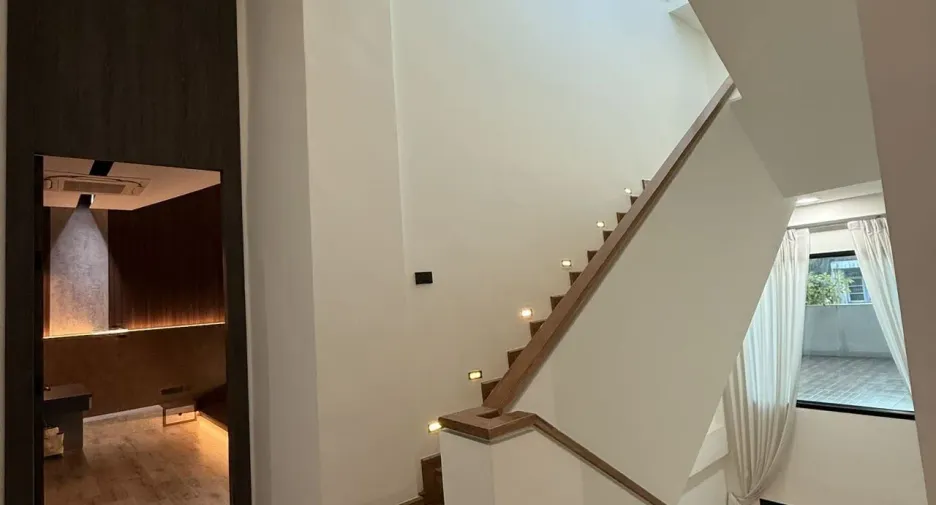 For rent and for sale 5 bedrooms house in Huai Khwang, Bangkok