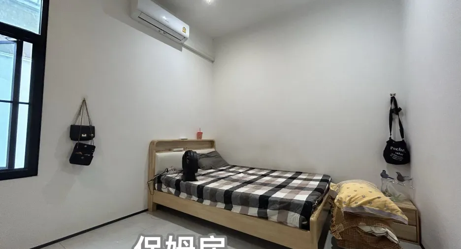 For rent and for sale 5 bedrooms house in Huai Khwang, Bangkok