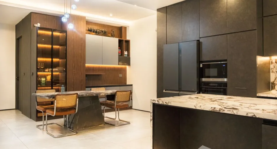 For rent and for sale 5 bedrooms house in Huai Khwang, Bangkok