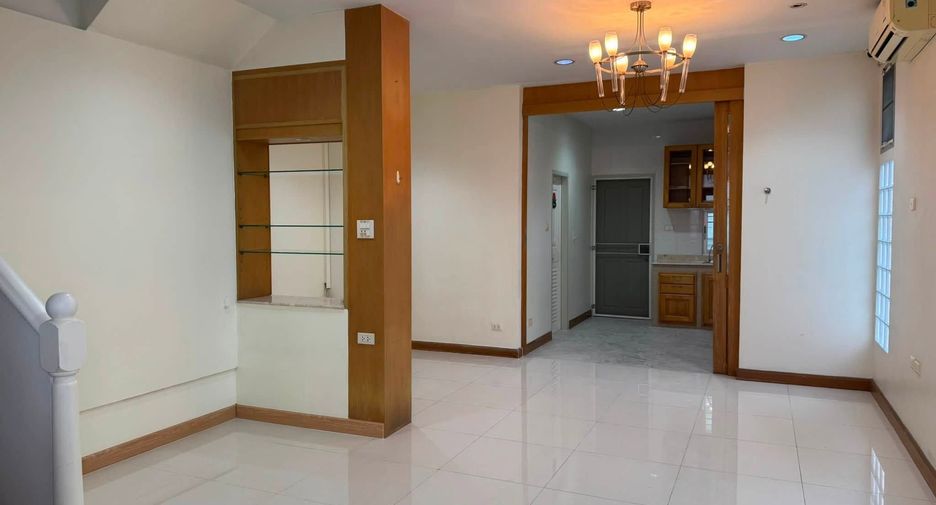 À louer 4 chambres maison à Yan Nawa, Bangkok