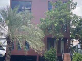 For rent 8 bedrooms office in Phra Khanong, Bangkok