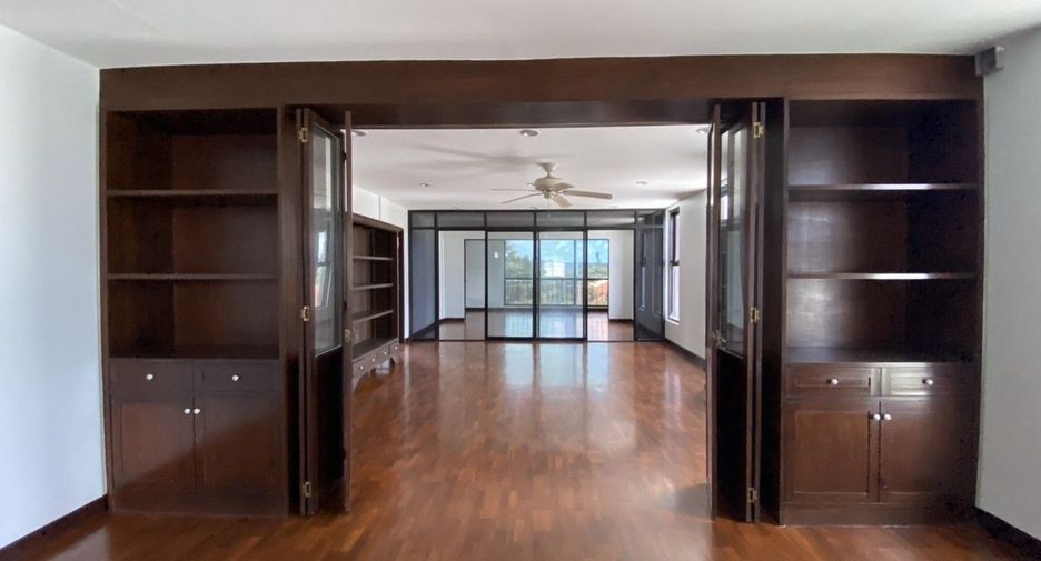 For rent 8 bedrooms office in Phra Khanong, Bangkok