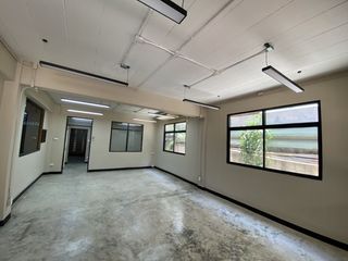 For rent 8 bedrooms office in Phra Khanong, Bangkok