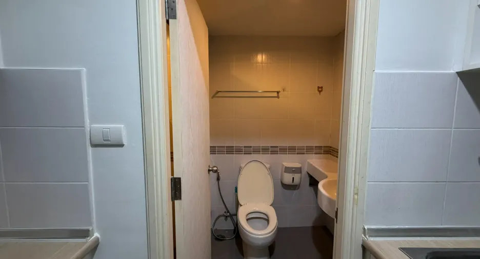 À louer et à vendre 1 chambre condo à Huai Khwang, Bangkok