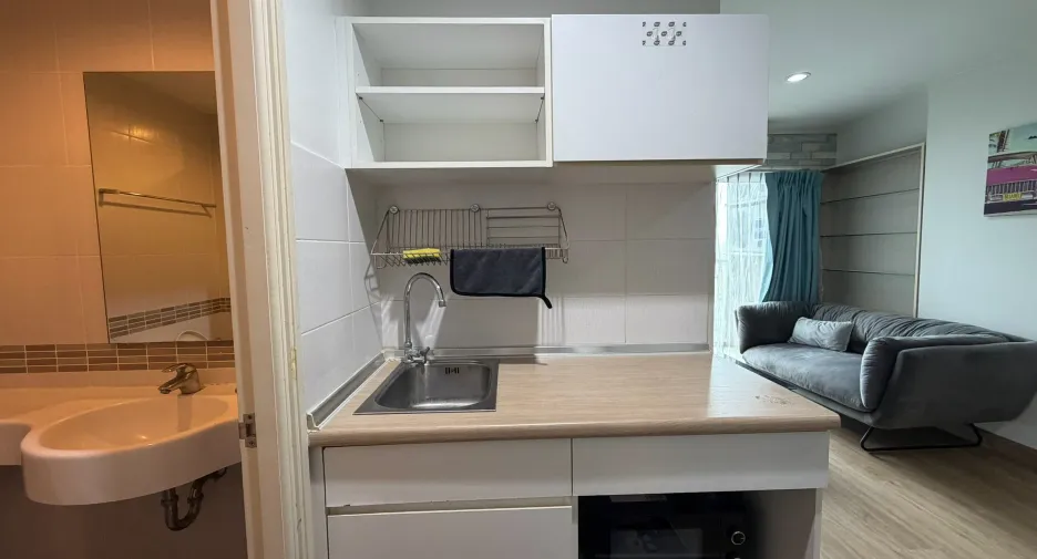 À louer et à vendre 1 chambre condo à Huai Khwang, Bangkok