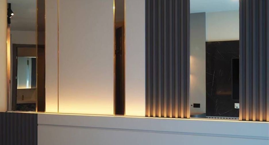 For sale 2 bedrooms condo in Huai Khwang, Bangkok