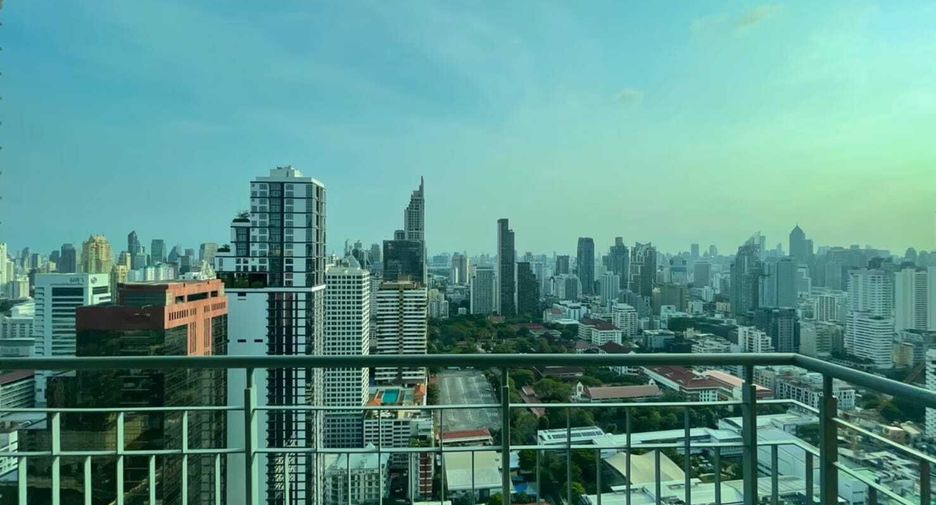 Condo en venta y en alquiler de 2 habitaciones en Watthana, Bangkok