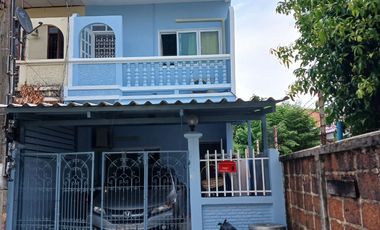 For sale 2 ベッドルーム townhouse in Saphan Sung, Bangkok