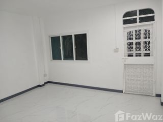 Casa adosada en venta de 2 habitaciones en Saphan Sung, Bangkok