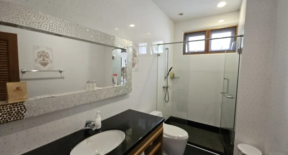 À vendre 4 chambres maison à Na Jomtien, Pattaya