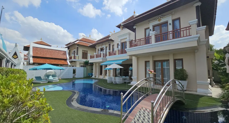 À vendre 4 chambres maison à Na Jomtien, Pattaya