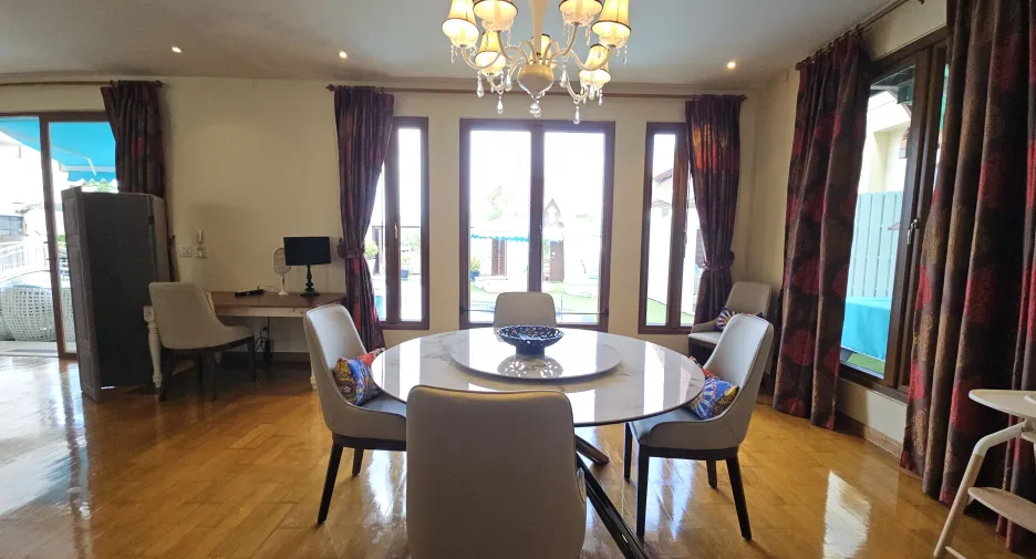 À vendre 4 chambres maison à Na Jomtien, Pattaya