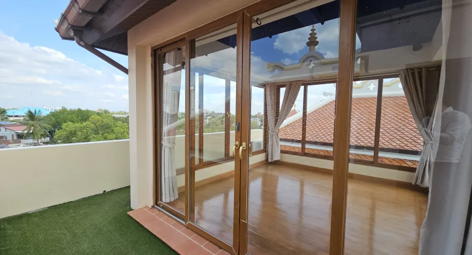 À vendre 4 chambres maison à Na Jomtien, Pattaya
