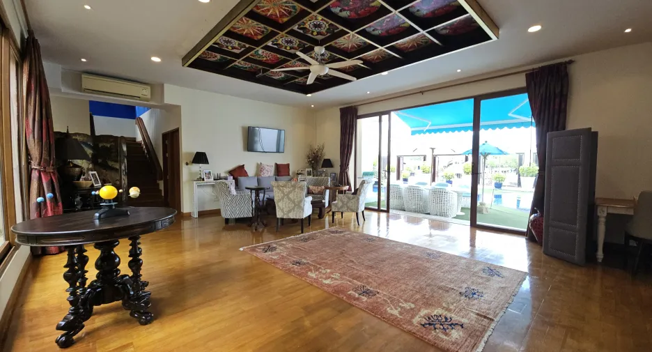 À vendre 4 chambres maison à Na Jomtien, Pattaya