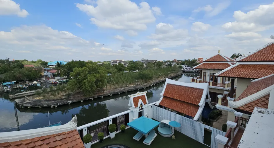 À vendre 4 chambres maison à Na Jomtien, Pattaya