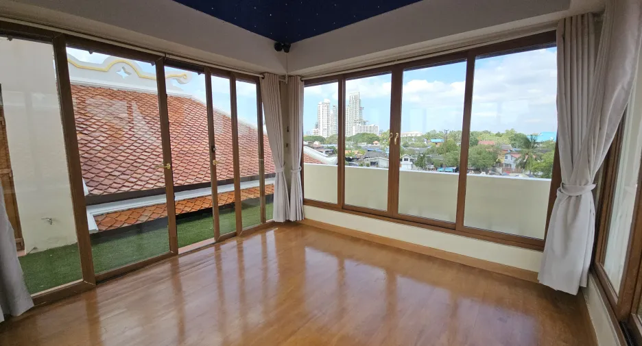 À vendre 4 chambres maison à Na Jomtien, Pattaya