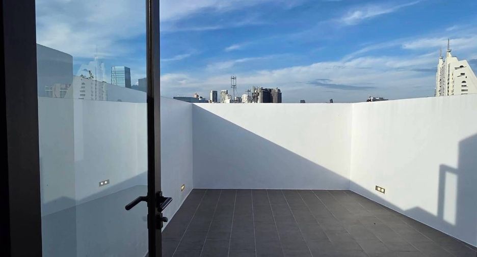 For sale and for rent 2 bedrooms condo in Yan Nawa, Bangkok