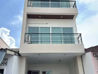 For Rent 3 Bedroom Townhouse In Mueang Phuket