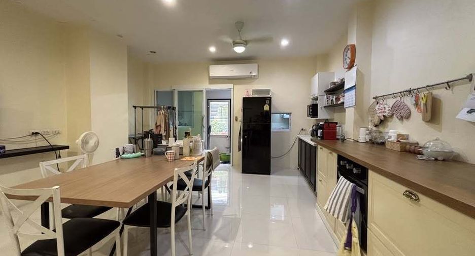 For sale and for rent 3 bedrooms townhouse in Mueang Phuket, Phuket
