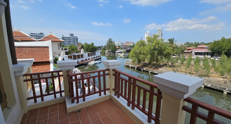 À vendre 4 chambres maison à Na Jomtien, Pattaya
