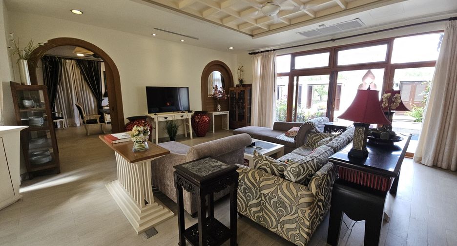 À vendre 4 chambres maison à Na Jomtien, Pattaya