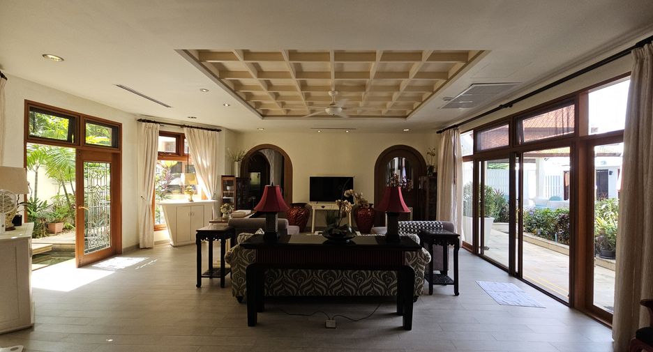 À vendre 4 chambres maison à Na Jomtien, Pattaya