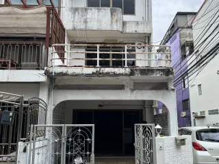 For sale 3 bedrooms house in Watthana, Bangkok