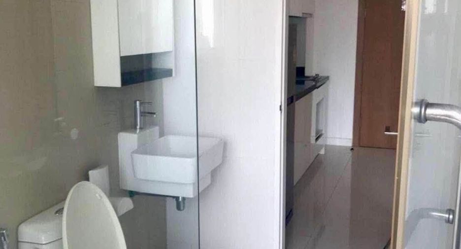 For sale 1 bed condo in Khlong Toei, Bangkok