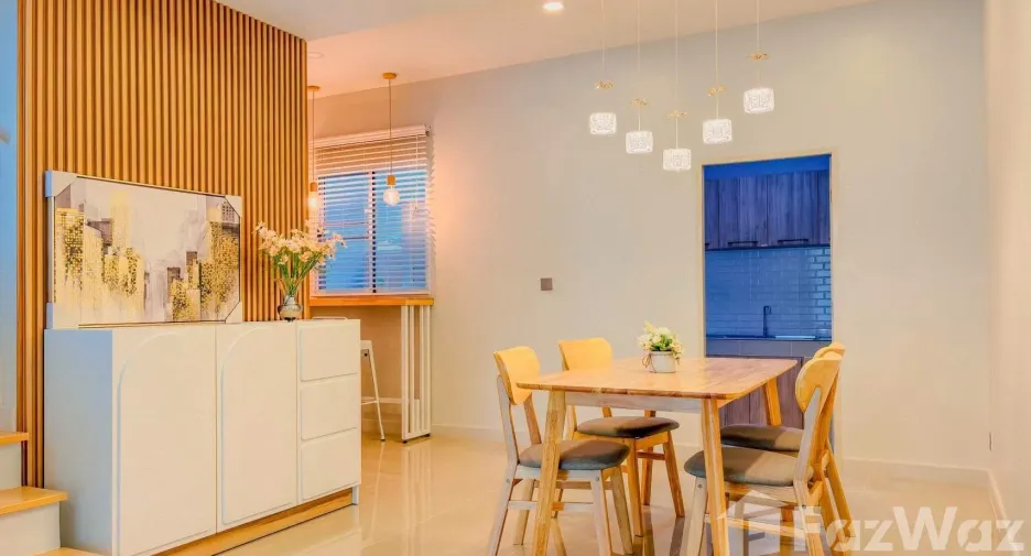 For rent 3 bedrooms townhouse in San Kamphaeng, Chiang Mai