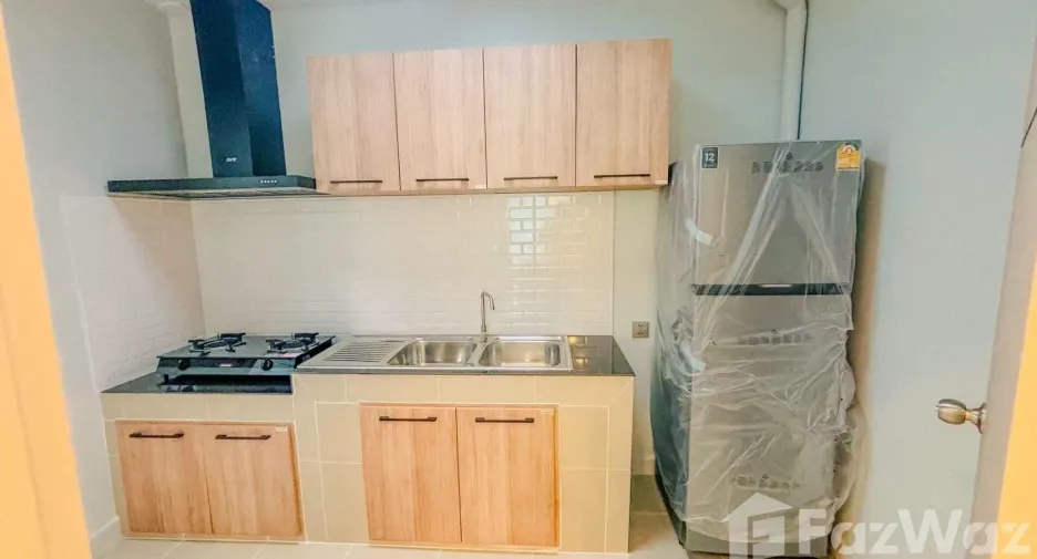 For rent 3 bedrooms townhouse in San Kamphaeng, Chiang Mai