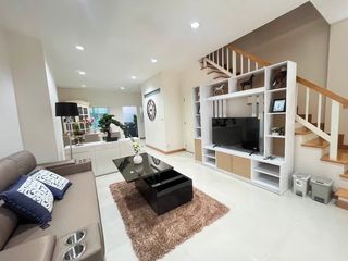 Casa adosada en venta de 4 habitaciones en Yan Nawa, Bangkok