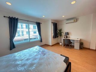 Casa adosada en venta de 4 habitaciones en Yan Nawa, Bangkok