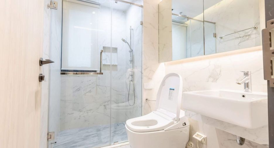 For rent 2 bedrooms condo in Watthana, Bangkok