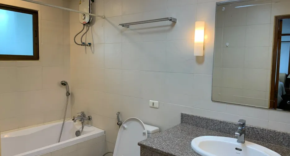 Аренда и продажа 3 спальни кондо в Щаттхана, Бангкок
